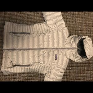 New never worn Patagonia puffer jacket.